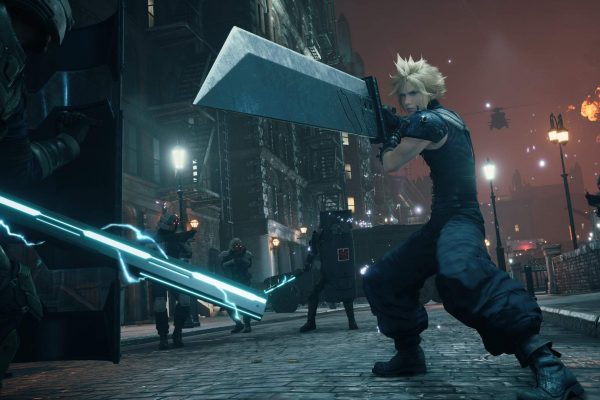 Cloud fighting Shinra in Final Fantasy 7 Remake Intergrade.