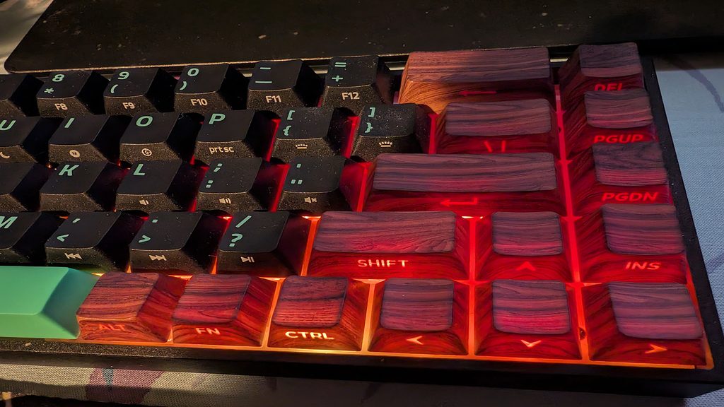Razer Reclusa X Mini 65% with varied keycaps.