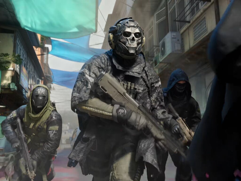Ghost and some soldier running in a narrow market to avoid a chopper